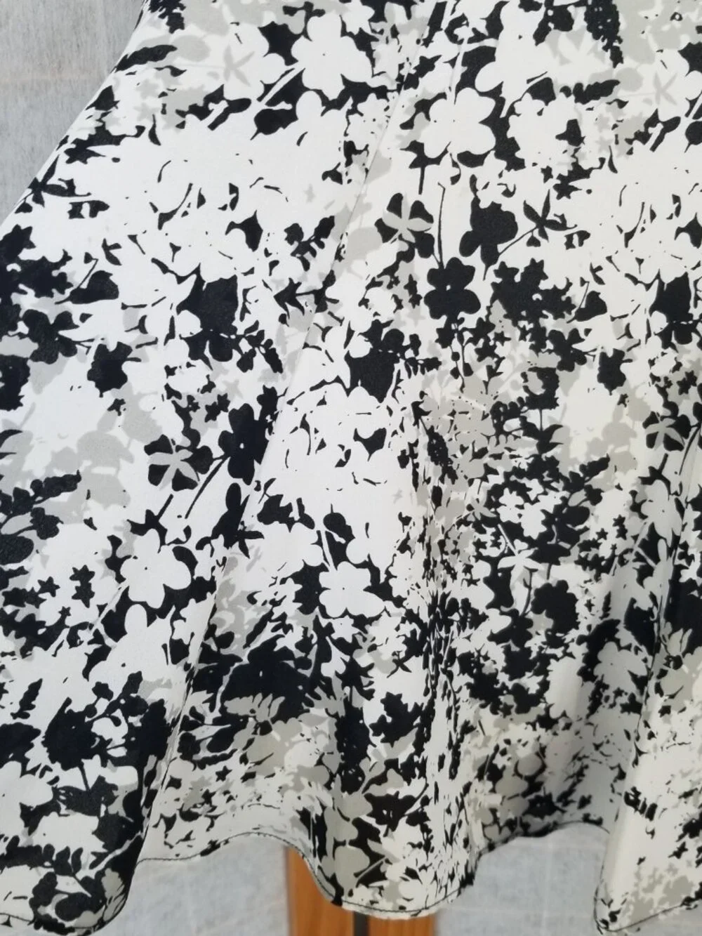 Nue Options White Printed Mini Skirt Size 12 Petite Lined Lightweight